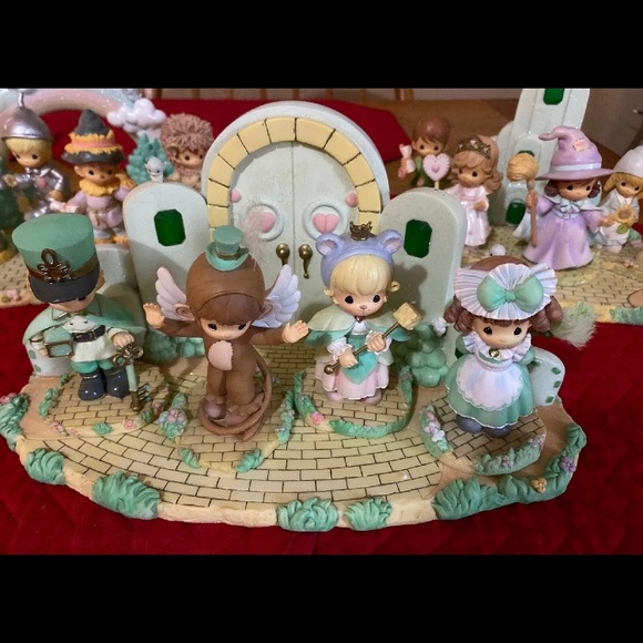 Wizard of Oz Over Rainbow Emerald City Munchkin - Picture 2 of 4